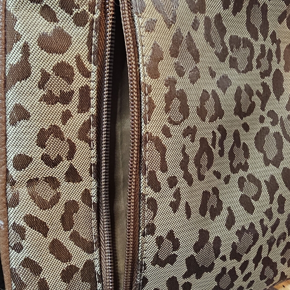 MultiSac Leopard Print Crossbody CONCEAL CARRY Bag, Hidden Pocket Under Front - Picture 5 of 7